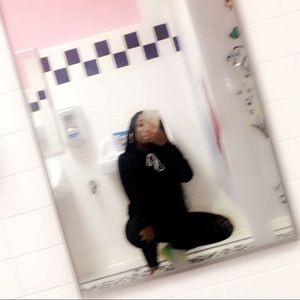 Meet your Posher, Nyela